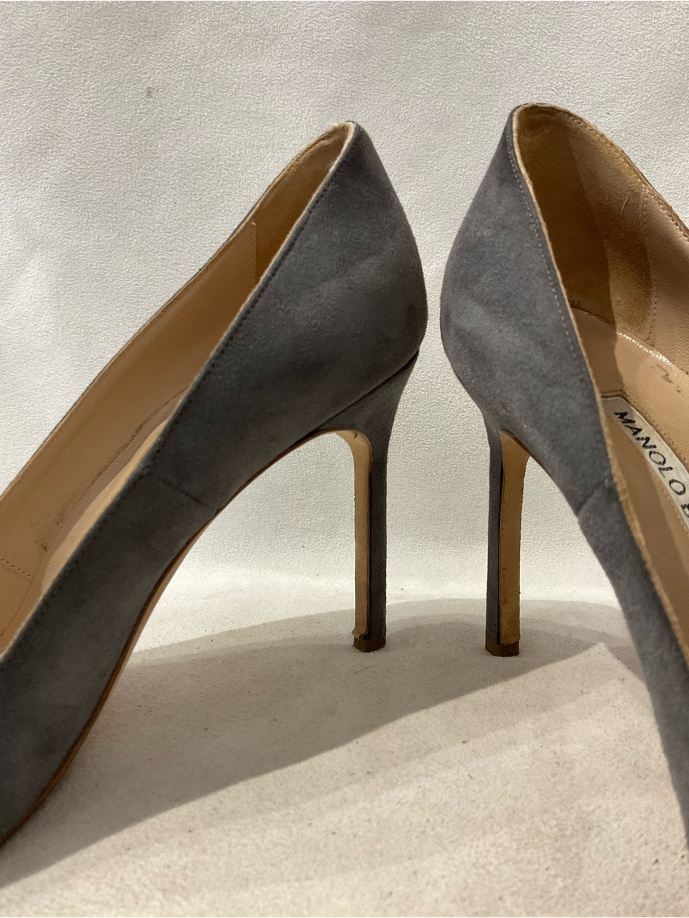 Manolo Blahnik Gray Suede Pointed-Toe Pumps - Picture 5 of 5